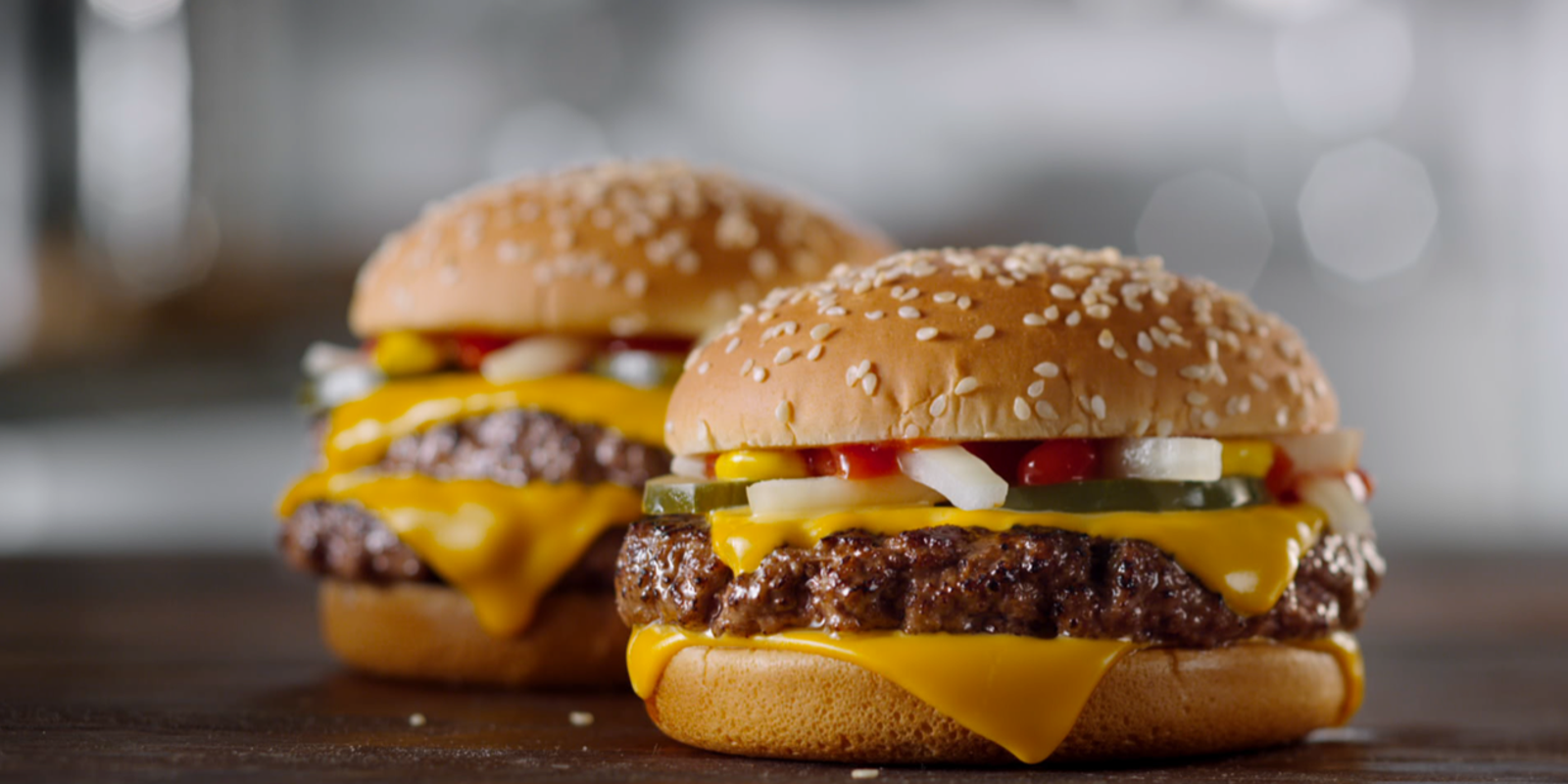 Mc Donalds investe no amor ao lanche